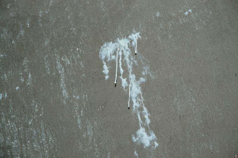 Tvrz Dobrošov — detail propáleného pancéřového prvku